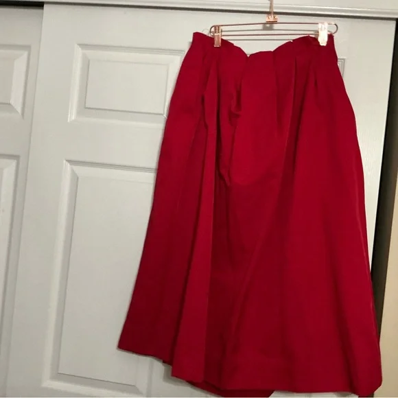 Elegant Red Women's Skirt - Picture 3 of 6